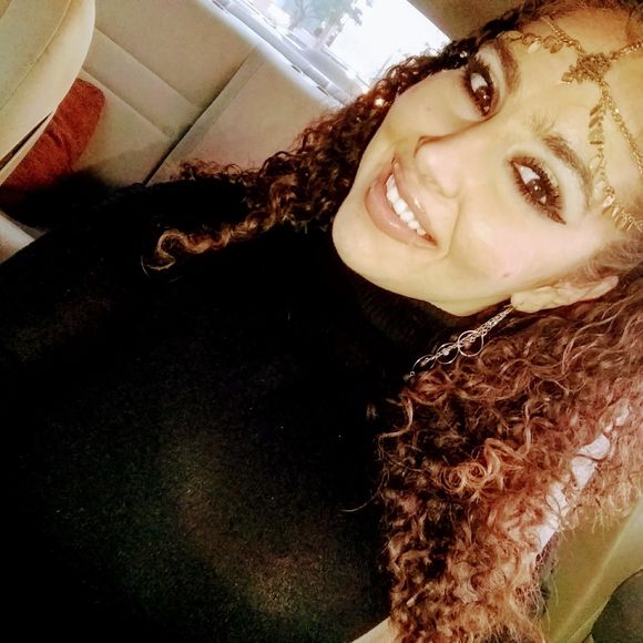 Meet your Posher, Roxanne - Picture 1 of 1